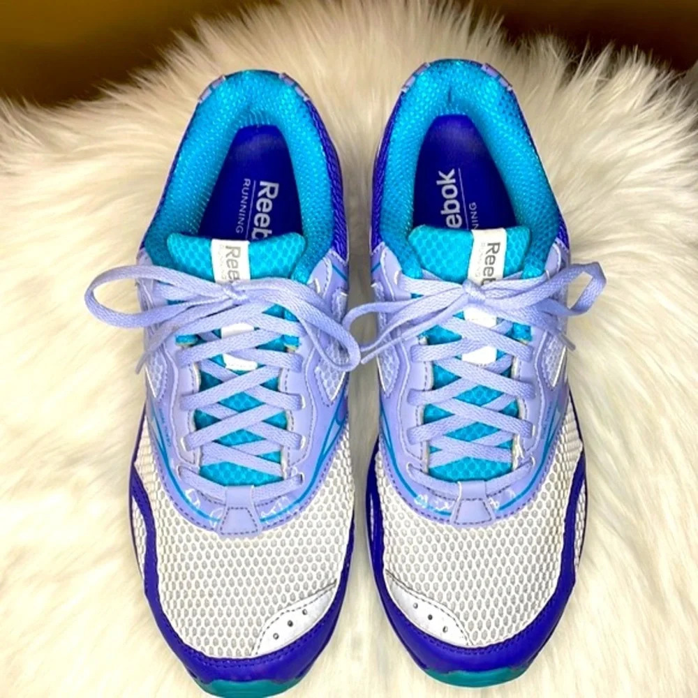 REEBOK tennis shoes 7.5